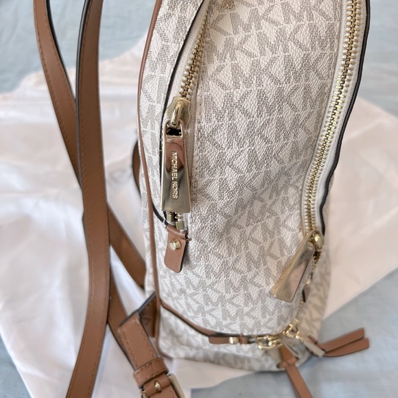 Micheal Kors medium backpack purse - Picture 10 of 11